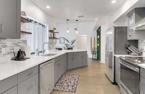 Central Naples House | High Tide - 3 Br Sleeps 6 - Private Pool - Games