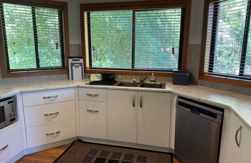 Lilli Pilli House | High Tide | Walk to Lilli Pilli Beach | Close to local Cafes & Shops | Wifi