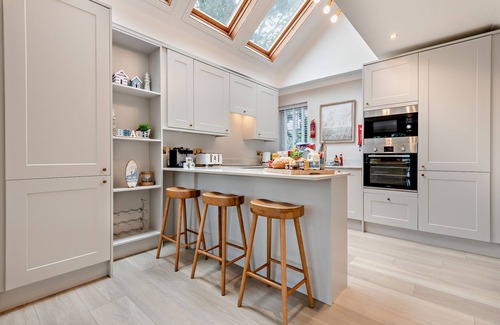 Sandbanks Villa | High Tides Elegant & Modern 4-Bedroom Villa in Sandbanks