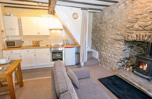 Castleton Cottage | HIGH VIEW COTTAGE, pet friendly in Castleton, Peak District