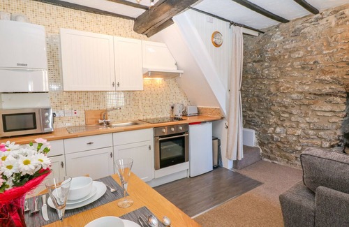 Castleton Cottage | HIGH VIEW COTTAGE, pet friendly in Castleton, Peak District