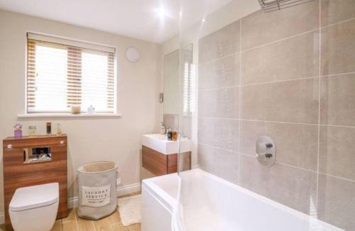 Lostwithiel House | Higher Millbarn Holiday Home With Hot Tub
