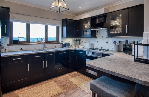 Pembroke Dock House | Highfield - 5 Bedroom Holiday Home - Pembroke Dock