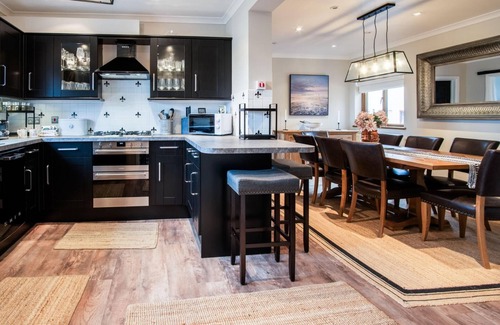 Pembroke Dock House | Highfield - 5 Bedroom Holiday Home - Pembroke Dock