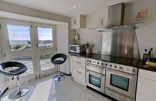 Rhydwyn Apartment | Highfield - a sea view that sleeps 6 guests in 3 bedrooms