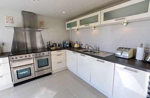 Rhydwyn Apartment | Highfield - a sea view that sleeps 6 guests in 3 bedrooms