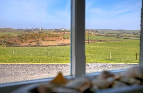 Rhydwyn Apartment | Highfield - a sea view that sleeps 6 guests in 3 bedrooms