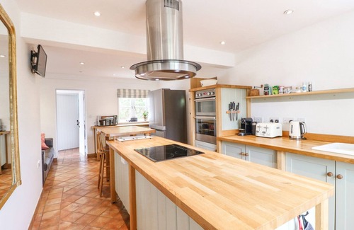 Tunstall Cottage | HIGHFIELD HOUSE, pet friendly, with open fire in Leek