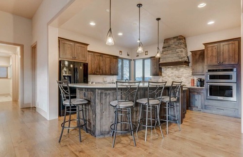 Colorado Springs House | Highland Heights! Luxe Mountain VIEWS w/Hot Tub