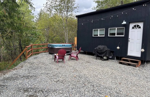 McKenna House | Highland Hideaway at the RMR Farmstead with Hot Tub