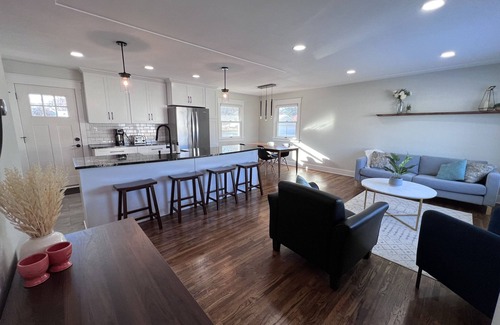 Highland House | Highland Park stunner! Centrally located, Renovated with modern updates.