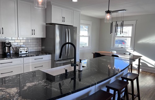 Highland House | Highland Park stunner! Centrally located, Renovated with modern updates.
