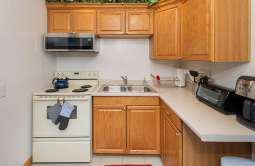 Bonnycastle Apartment | Highlands Gem: Super Clean Guest Suite Sleeps 6, Plenty of Beds for Everyone!