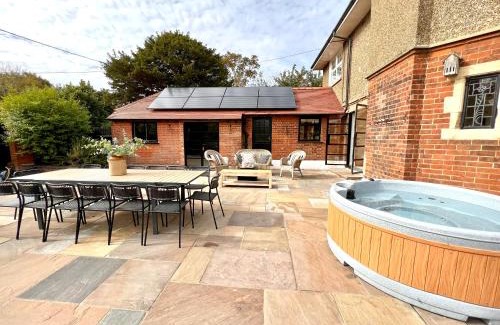 Mundesley House | Highview House Norfolk Coast - seaviews, beach, hot tub
