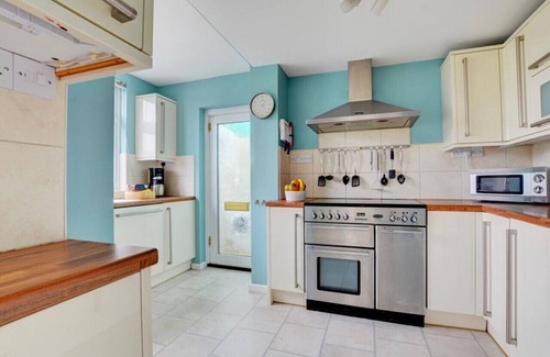 Lee House | Highview, Lee - Six Bedroom House, Sleeps 12