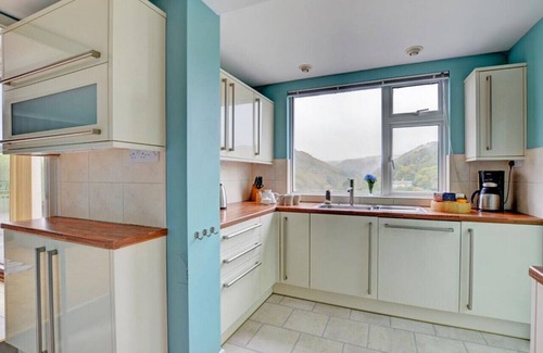 Lee House | Highview, Lee - Six Bedroom House, Sleeps 12
