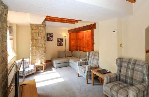 Hoylandswaine House | Highwood Lodge