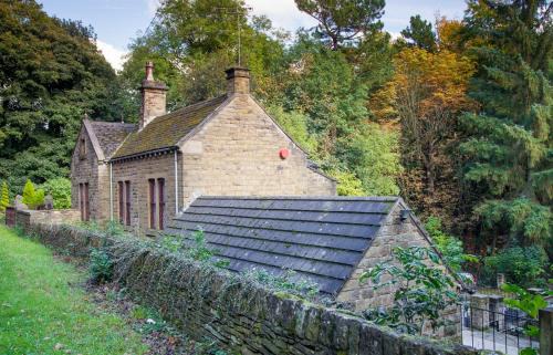 Hoylandswaine House | Highwood Lodge