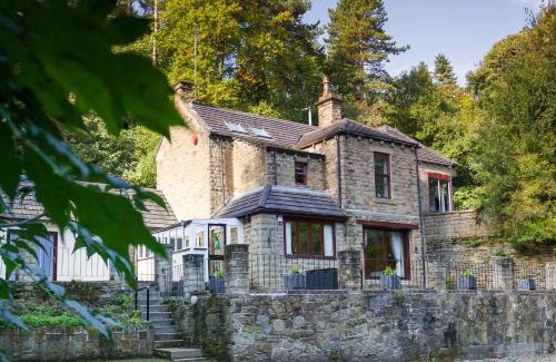 Hoylandswaine House | Highwood Lodge