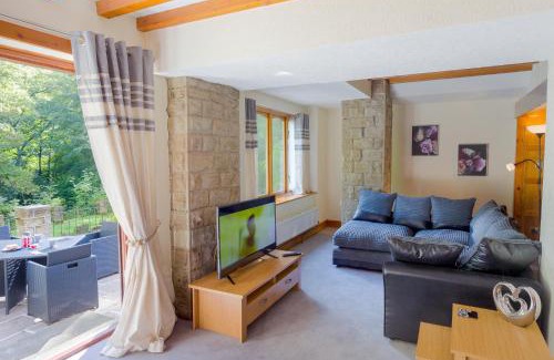 Hoylandswaine House | Highwood Lodge