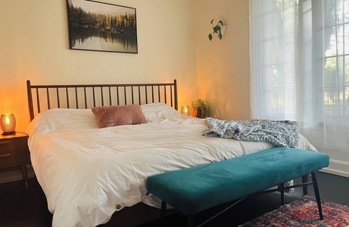 South Central Bed & Breakfast | Hikari-Okanaga Sunshine B&B - Easy walk to both Downtown&Lake