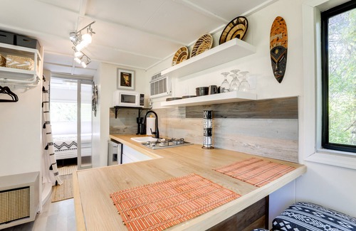 Lithonia Cabin | Hike On-Site: Georgia Tiny Home on Farm Retreat