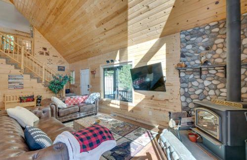 Croft House | Hike, Ski and Unwind Cabin with Hot Tub in Pioneer!