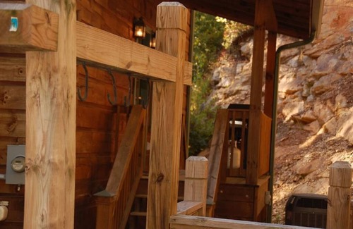 Bryson City Cabin | Hiker's Rest - Free Brewery Tours - Private and Secluded - Recreation Loft Cabin
