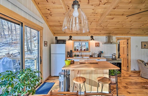 Williamsville Cabin | Hiking Trails On-Site: Cozy Falls Brook Cabin