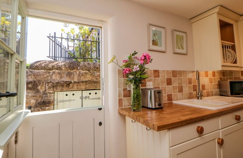 Winster Cottage | HILL COTTAGE, family friendly, character holiday cottage in Winster