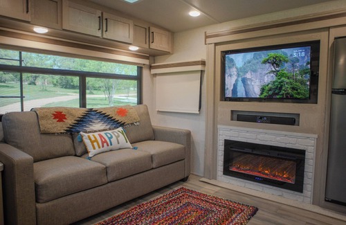 Oatmeal House | Hill Country Escape/45 minutes from downtown Austin 1 King 1 Queen Bed Full Kitc