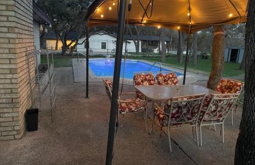 Cross Mountain House | Hill Country House & Pool - Fiesta Texas Sea World