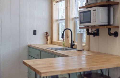 Little Valley Cabin | Hill Side Suite