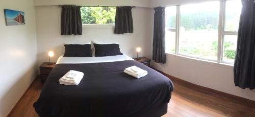 Uruti House | Hill top view farm stay
