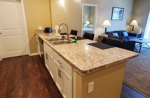 Tuttle West Apartment | Hillard/Dublin large apartment, furnished!