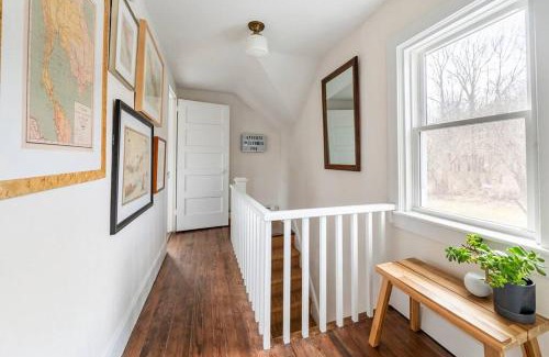 Fishs Eddy House | Hillcrest Cottage - Charming Cottage with hot tub and view!