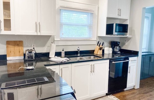 Gastonia Cottage | Hillcrest Cottage