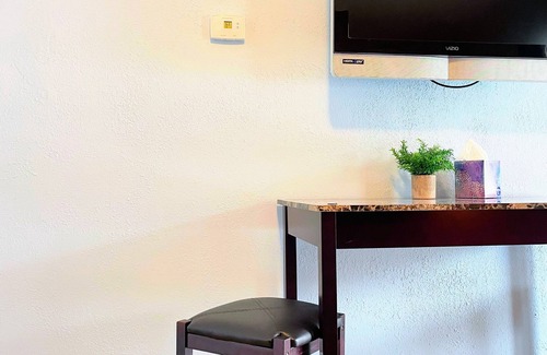 Rapid River Hotel | Hillcrest Motel