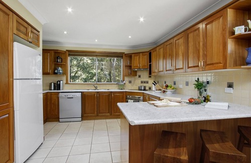 Kurrajong Heights House | HILLDO - Beautiful home set amongst the tree - SPECIALS ON NOW !