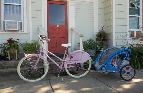 Hillsdale House | Hillsdale Victorian Studio w kitchenette Wifi TV , Queen Bed and Twin Bed