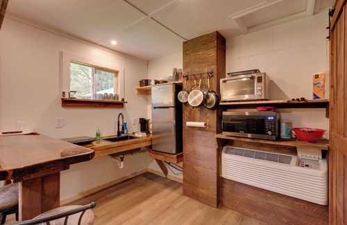 Hillsgrove Cabin | Hillsgrove Cabin: 9 Mi to Worlds End State Park!