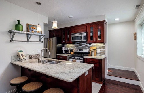 Bull Mountain Apartment | Hillshire Executive Suite Available August 20th