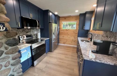 Cedarville House | 'Hillside' Cottage on the lake