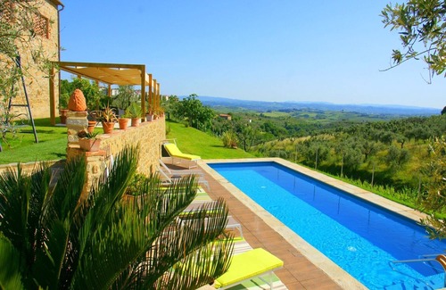 Vitolini House | Hillside Escape in Vinci