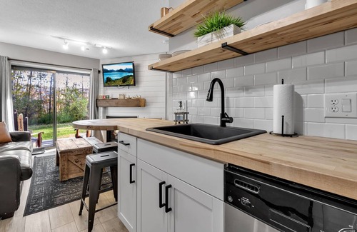 Great Valley Condo | Hillside Getaway in Ellicottville w/pool nearby! Sleeps 4!