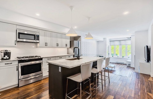 The Blue Mountains Condo | Hillside Hideaway - Walk to the Village & Patio!
