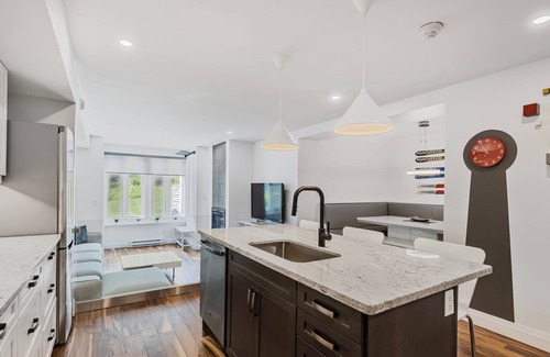 The Blue Mountains Condo | Hillside Hideaway - Walk to the Village & Patio!