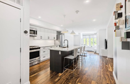 The Blue Mountains Condo | Hillside Hideaway - Walk to the Village & Patio!