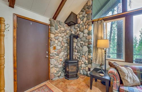 Garden Valley House | Hillside Hideaway Warm and Cozy Terrace Lakes Cabin