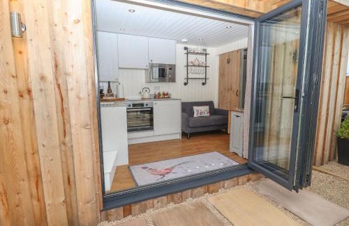 Radbourne House | Hillside Hut